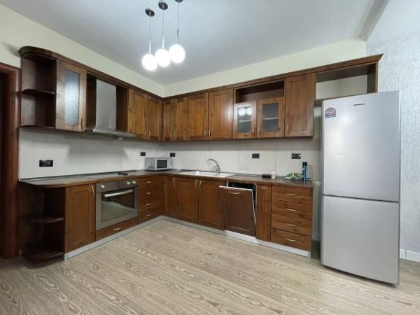 Tirane, jepet me qera apartament 2+1+BLK Kati 5, 115 m² 500 Euro (Perballe DELIJORGJIT)