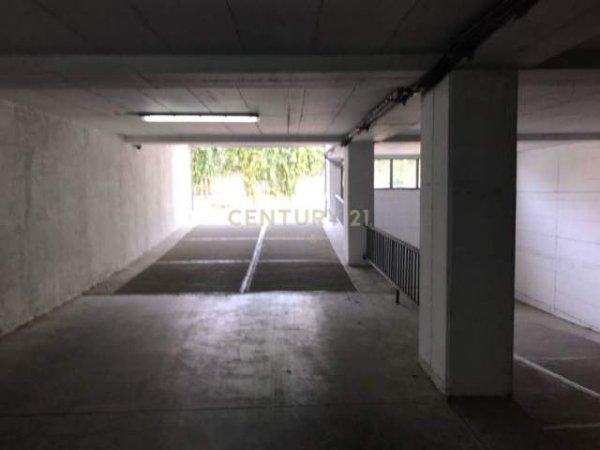 Tirane, jepet me qera ambjent biznesi Kati -1, 15 m² 80 Euro (Rruga e Kosovareve)