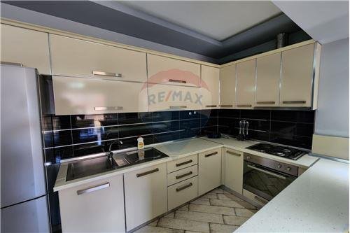 Tirane, shitet apartament 2+1+BLK Kati 8, 123 m² 160.000 Euro (Globi - Delijorgji - Rruga e Kavajës - Globe, Shqi)