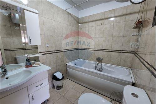 Tirane, shitet apartament 2+1+BLK Kati 8, 123 m² 160.000 Euro (Globi - Delijorgji - Rruga e Kavajës - Globe, Shqi)