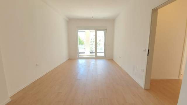 Tirane, jepet me qera apartament 2+1 96 m² 500 Euro (Kompleksi Magnet)