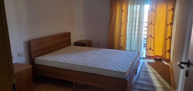 Apartament 1+1 me qira Komuna e Parisit Tirane
