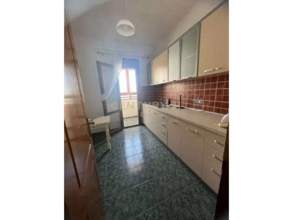 Durres, jepet me qera apartament 2+1+2 118 m² 350 Euro (ish rajoni Durres)