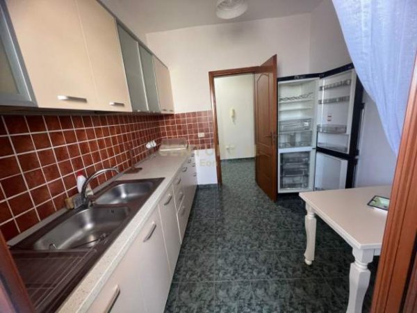 Durres, jepet me qera apartament 2+1+2 118 m² 350 Euro (ish rajoni Durres)