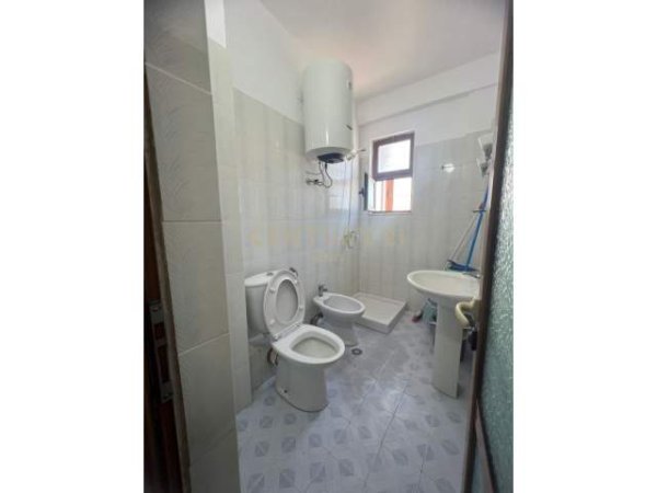 Durres, jepet me qera apartament 2+1+2 118 m² 350 Euro (ish rajoni Durres)