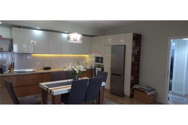 Tirane, jepet me qera apartament 2+1+A+BLK Kati 7, 92 m² 600 Euro (Globe)
