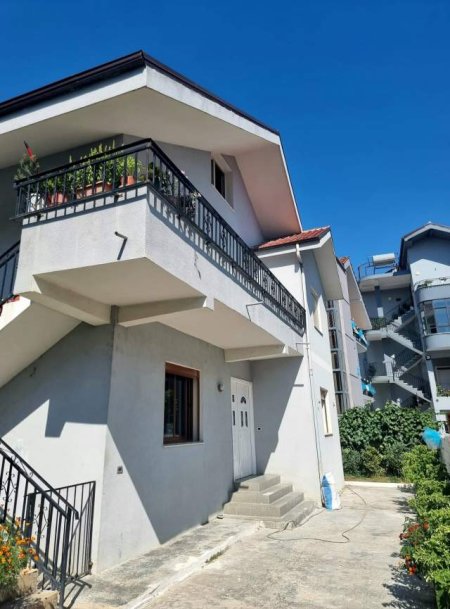 Tirane, jepet me qera Vile 3+1 Kati 1, 95 m² 350 Euro