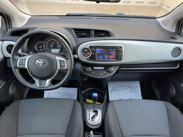 Tirane, shes makine Toyota YARIS Viti 2014, 10.400 Euro