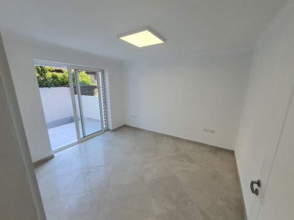 Tirane, jepet me qera apartament 3+1+BLK Kati 0, 120 m² 600 Euro (Rruga Cameria)