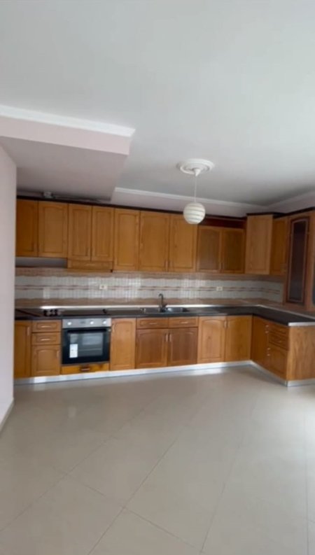 Tirane, jepet me qera apartament 2+1+A+BLK Kati 7, 140 m² 450 Euro