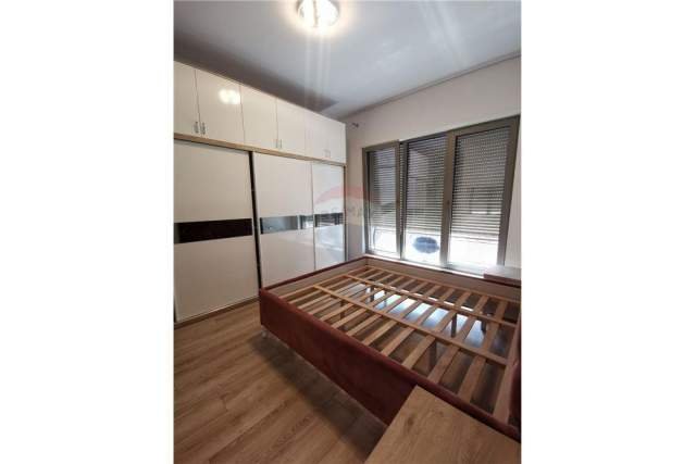 Tirane, jepet me qera apartament 2+1 Kati 5, 121 m² 700 Euro (Kompleksi Delijorgji)