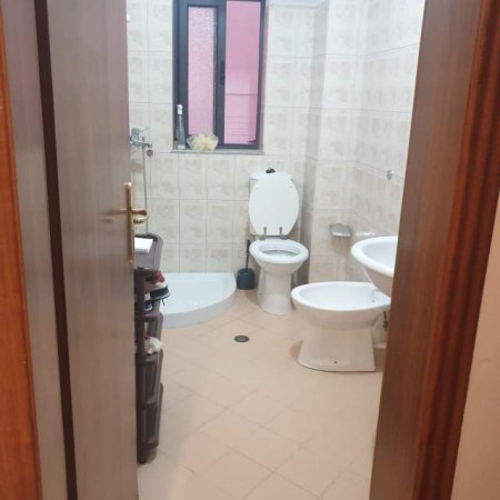 Tirane, jepet me qera apartament 2+1 Kati 4, 95 m² 400 Euro (rr. Durrsit)