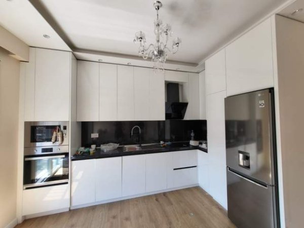 Tirane, jepet me qera apartament 3+1+BLK Kati 6, 112 m² 700 Euro (Rruga e Dibres)
