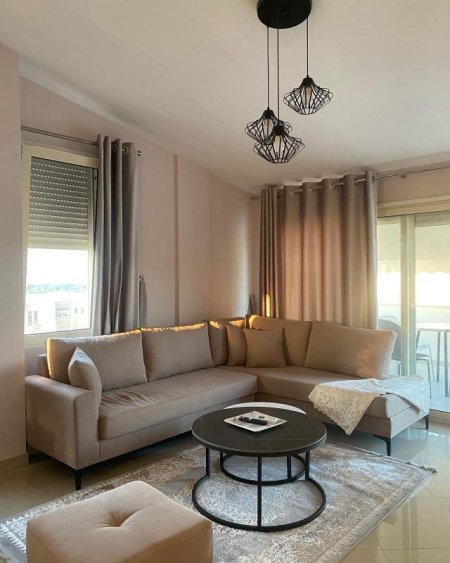 Tirane, jepet me qera Apartament 2+1+Verand Super Pamje 700 Euro (Kopshti Zoologjik) Great View