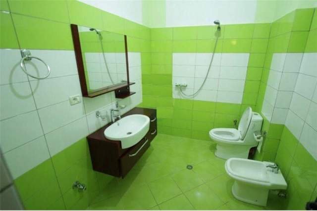 Tirane, jepet me qera 5+1+A Kati 0, 143 m² 3.000 Euro (Porcelan prane Uet)