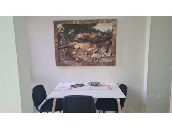 Tirane, jepet me qera garsonier Kati 1, 54 m² 500 Euro