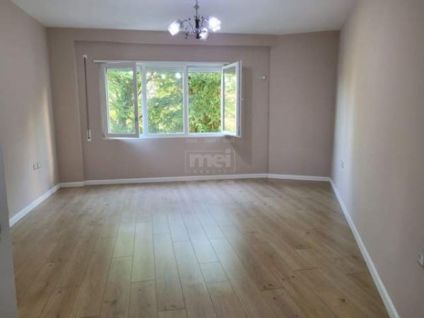 Tirane, jepet me qera apartament 1+1+BLK 58 m² 280 Euro (Kpshti Botanik)