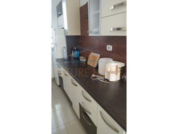 Tirane, jepet me qera apartament 2+1 Kati 4, 80 m² 450 Euro (Rruga e Elbasanit)