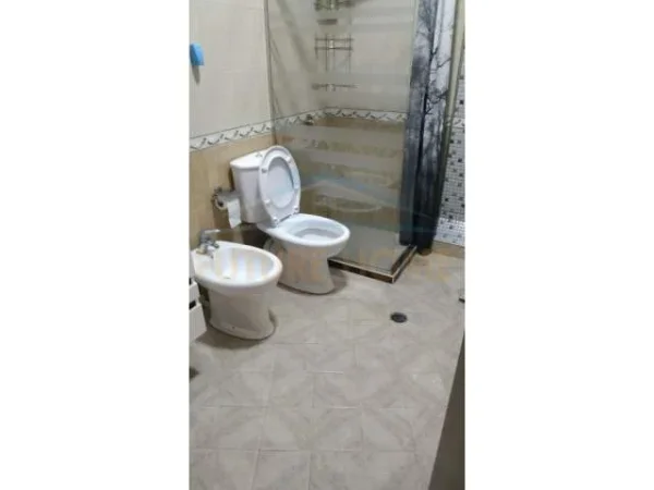 Tirane, jepet me qera apartament 2+1 Kati 4, 80 m² 450 Euro (Rruga e Elbasanit)