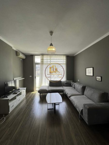Tirane, jepet me qera apartament 1+1+BLK Kati 11, 72 m² 450 Euro/muaj  (Komuna e Parisit)