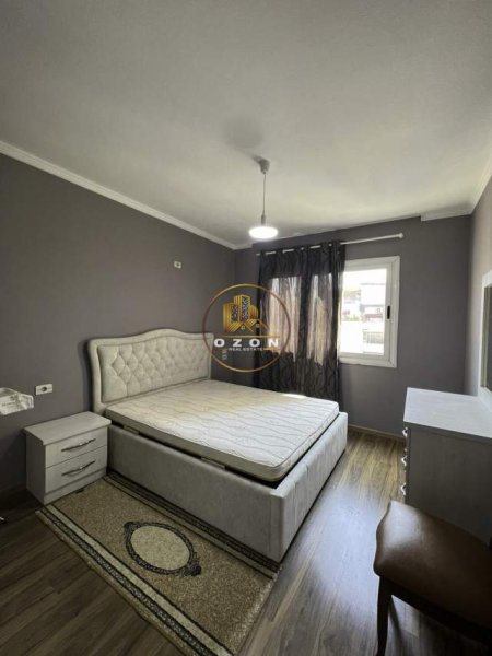 Tirane, jepet me qera apartament 1+1+BLK Kati 11, 72 m² 450 Euro/muaj  (Komuna e Parisit)