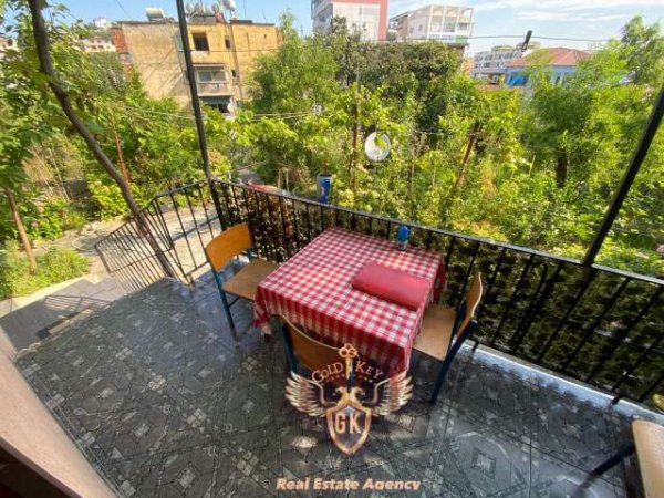 Durres, shes shtepi 3+1+A+BLK Kati 1, 263 m² 85.000 Euro (Shkolla Eftali Koci)