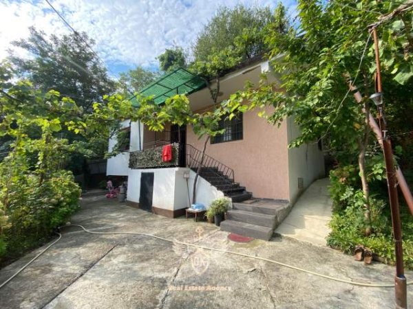 Durres, shes shtepi 3+1+A+BLK Kati 1, 263 m² 85.000 Euro (Shkolla Eftali Koci)