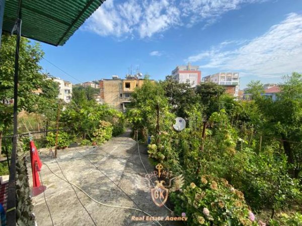 Durres, shes shtepi 3+1+A+BLK Kati 1, 263 m² 85.000 Euro (Shkolla Eftali Koci)