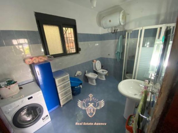 Durres, shes shtepi 3+1+A+BLK Kati 1, 263 m² 85.000 Euro (Shkolla Eftali Koci)
