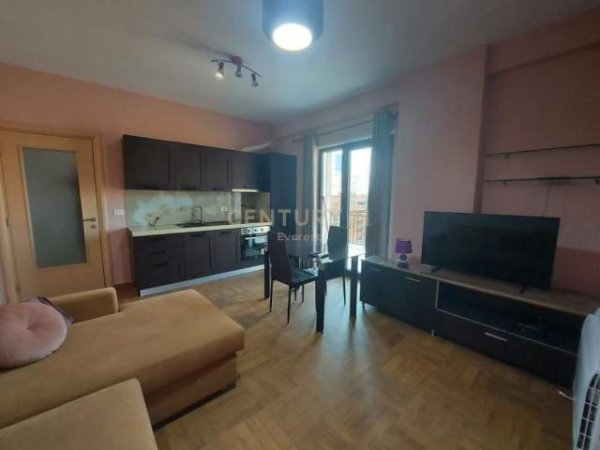 Tirane, jepet me qera apartament 1+1+BLK Kati 4, 60 m² 500 Euro (Blv. Zogu i Pare)