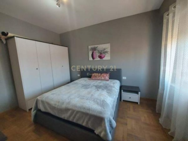 Tirane, jepet me qera apartament 1+1+BLK Kati 4, 60 m² 500 Euro (Blv. Zogu i Pare)