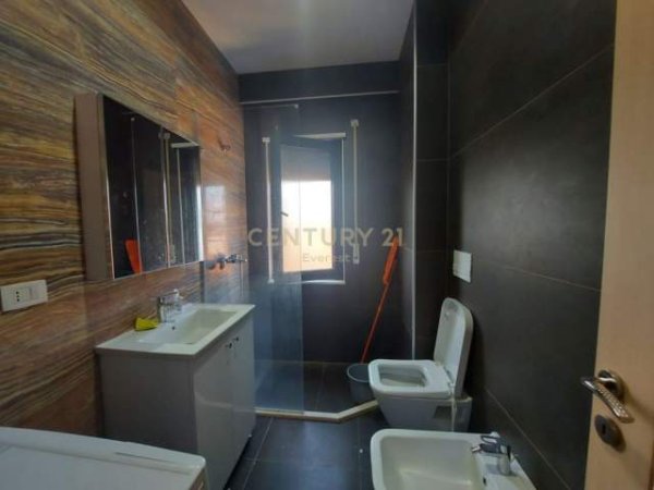 Tirane, jepet me qera apartament 1+1+BLK Kati 4, 60 m² 500 Euro (Blv. Zogu i Pare)