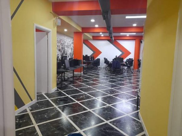 Tirane, shitet ambjent biznesi Kati 0, 202 m² 600.000 Euro (Stacioni i Trenit)