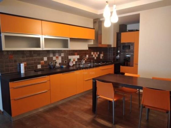 Tirane, jepet me qera apartament 2+1+BLK 100 m² 800 Euro (9 Kateshet)