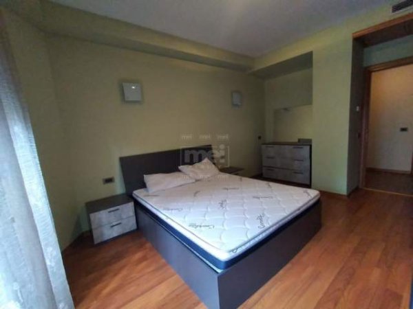 Tirane, jepet me qera apartament 2+1+BLK 100 m² 800 Euro (9 Kateshet)