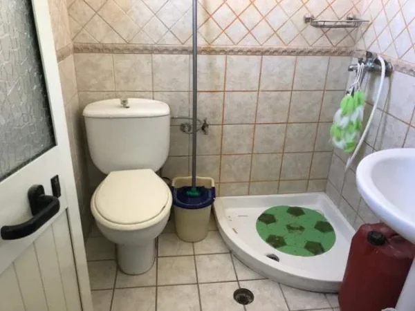 Tirane, jepet me qera apartament 2+1 Kati 5, 500 Euro (mbrapa hotel Mondialit)