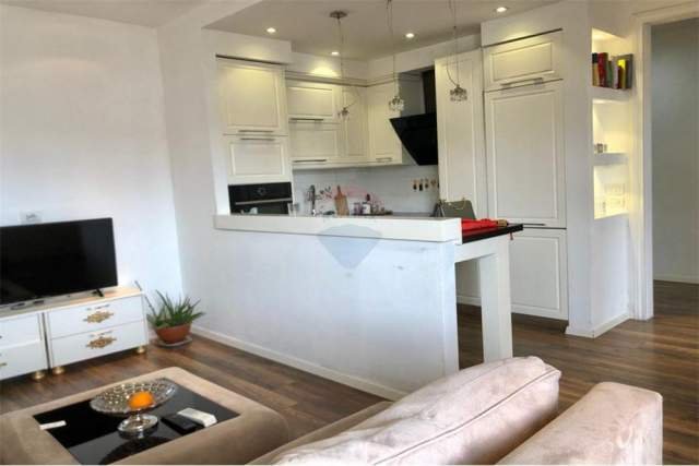 Tirane, jepet me qera apartament 2+1+BLK Kati 6, 100 m² 450 Euro (Astir)