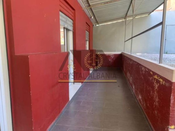 Tirane, jepet me qera ambjent biznesi Kati 1, 150 m² 800 Euro