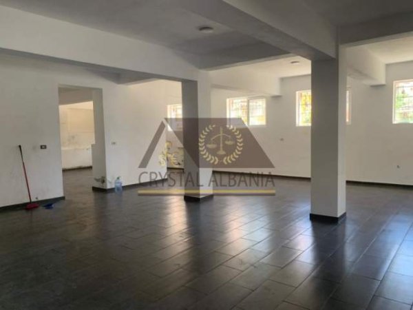 Tirane, jepet me qera ambjent biznesi Kati 1, 150 m² 800 Euro