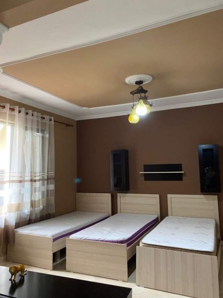 Tirane, jepet me qera apartament 1+1 Kati 1, 50 m² 35.000 Leke (mbi vilen gold)