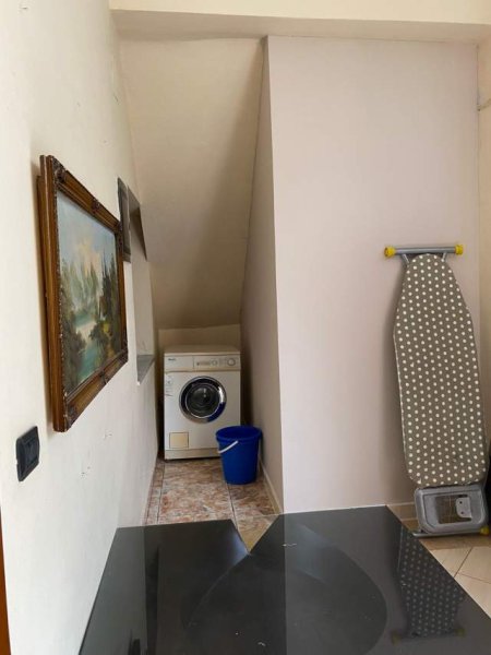 Tirane, jepet me qera apartament 1+1 Kati 1, 50 m² 35.000 Leke (mbi vilen gold)