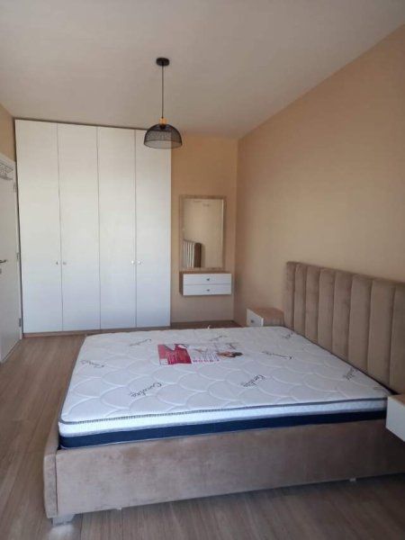 Tirane, jepet me qera apartament 2+1+BLK Kati 3, 94 m² 550 Euro (Komuna e parisit)