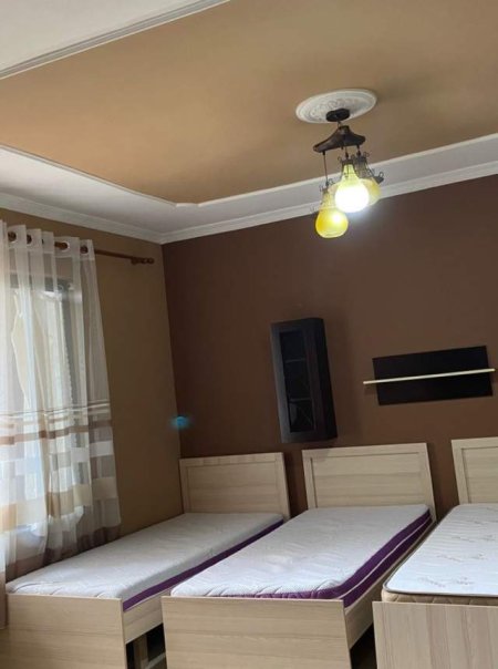 Tirane, jepet me qera apartament 1+1 Kati 1, 50 m² 35.000 Leke (mbi vilen gold)