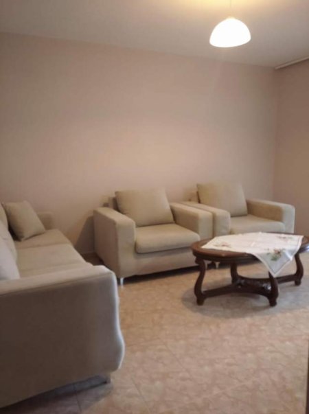 Tirane, jepet me qera apartament 2+1 Kati 4, 95 m² 400 Euro (Rruga e Durresit)