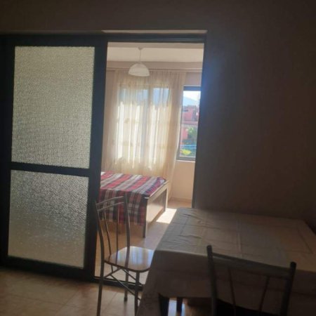 Tirane, jepet me qera apartament 2+1 Kati 4, 95 m² 400 Euro (Rruga e Durresit)