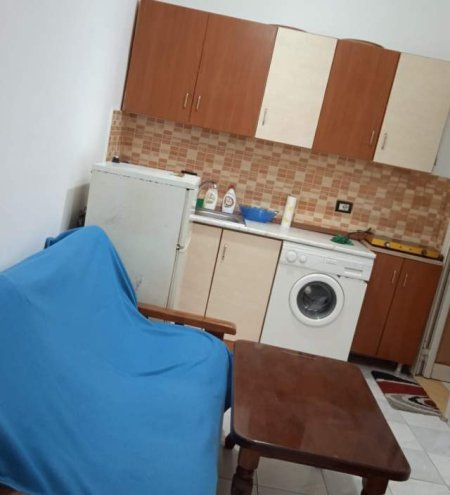 Tirane, jepet me qera garsonier Kati 1, 32 m² 300 Euro