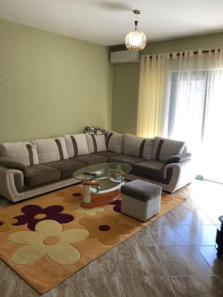 Tirane, jepet me qera apartament 2+1+BLK Kati 2, 110 m² 350 Euro (Rruga Nexho Konomi, ne kompleksin Green City)
