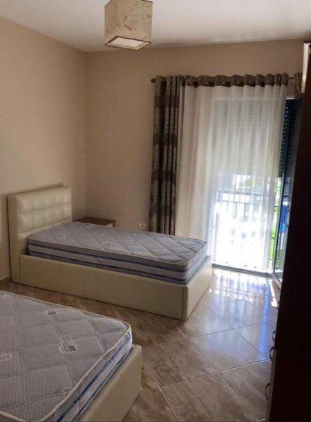 Tirane, jepet me qera apartament 2+1+BLK Kati 2, 110 m² 350 Euro (Rruga Nexho Konomi, ne kompleksin Green City)