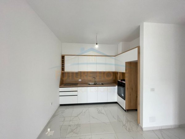 Shitet, Apartament 2+1+2, Unaza e Re. UNA40434