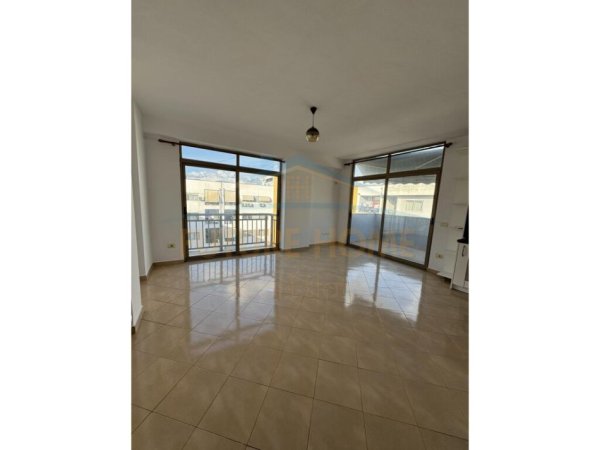 Qera, Apartament 3+1+2+Post Parkimi, Unaza e Re.UNA40437